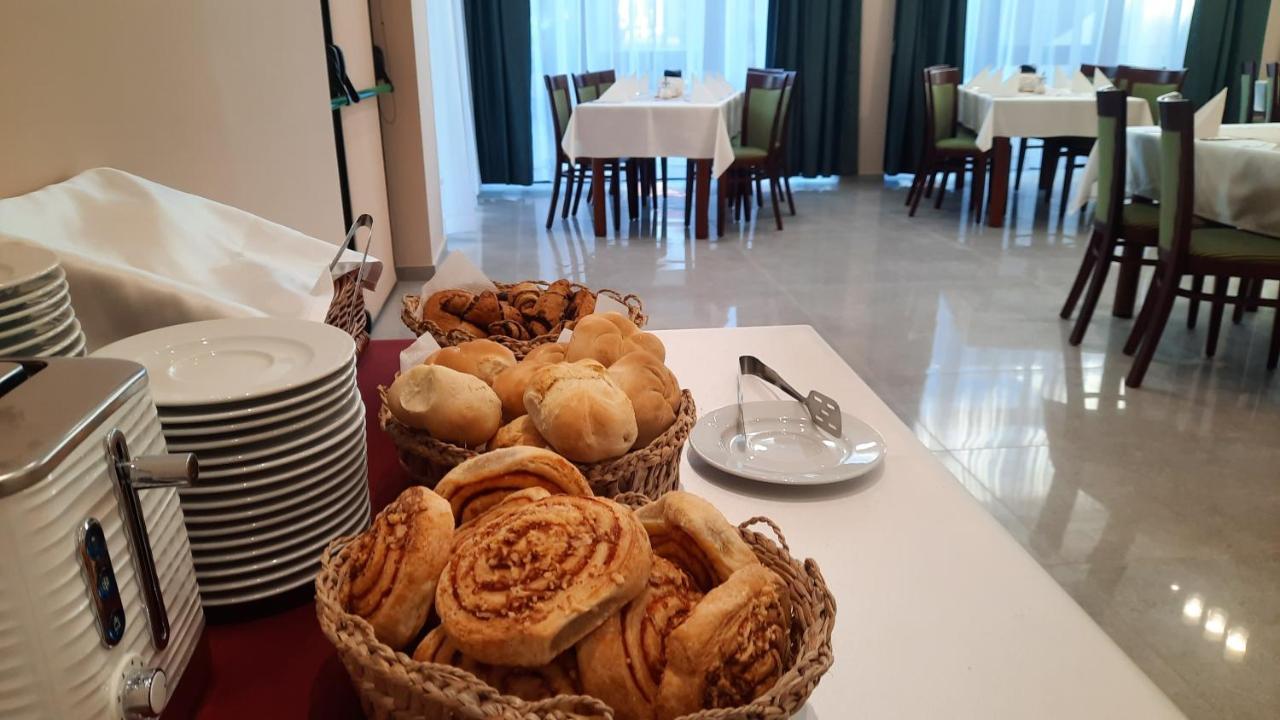 Hotel Kuekuello - Tarnava Одореу Секуеш Екстериор снимка